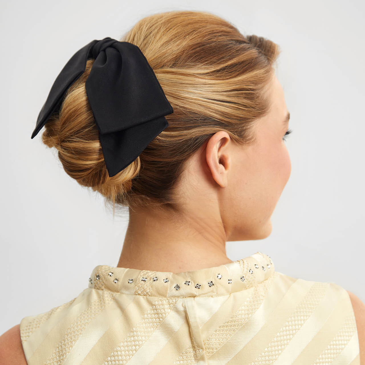 hair bun with accessories