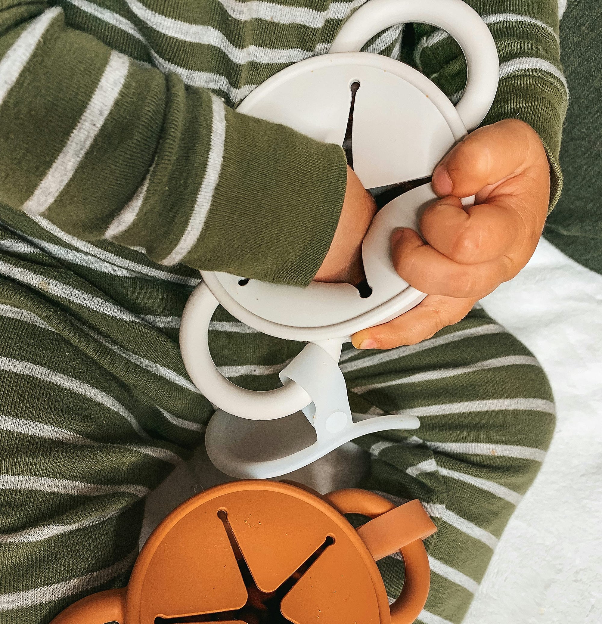 toddler snack cup with lid